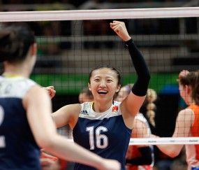 开云官网-街道轰鸣与球场激战，F1迈阿密焦点赛与76人逆袭的胜利哲学