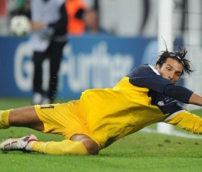 开云体育-欧冠决赛焦点战，黄蜂加时鏖战，蛰破勇士王朝神话