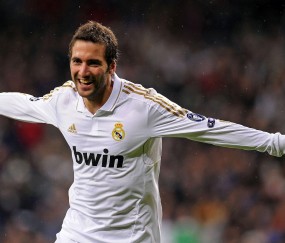 开云下载-佛罗伦萨狂胜阿尔及利亚，当紫百合的浪漫邂逅沙漠雄狮的坚韧