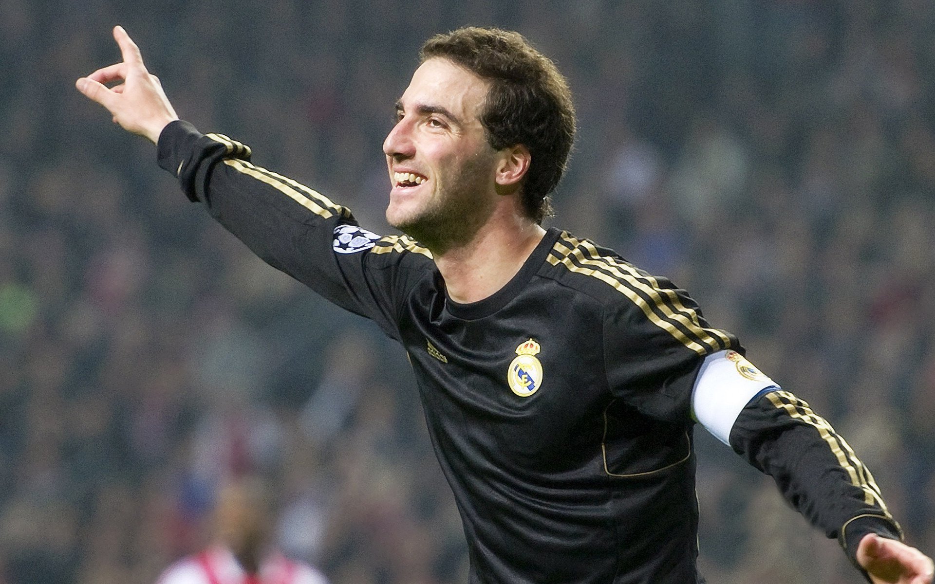 快船冲垮骑士，马克西，那个在风暴中心微笑的关键先生